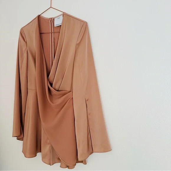 C/MEO Collective influential playsuit bell sleeve satin V-neck boho blush romper - Picture 7 of 8